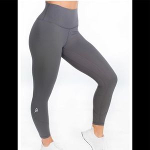 Ptula- Alainah II Allure Legging: 23" - Shark Skin